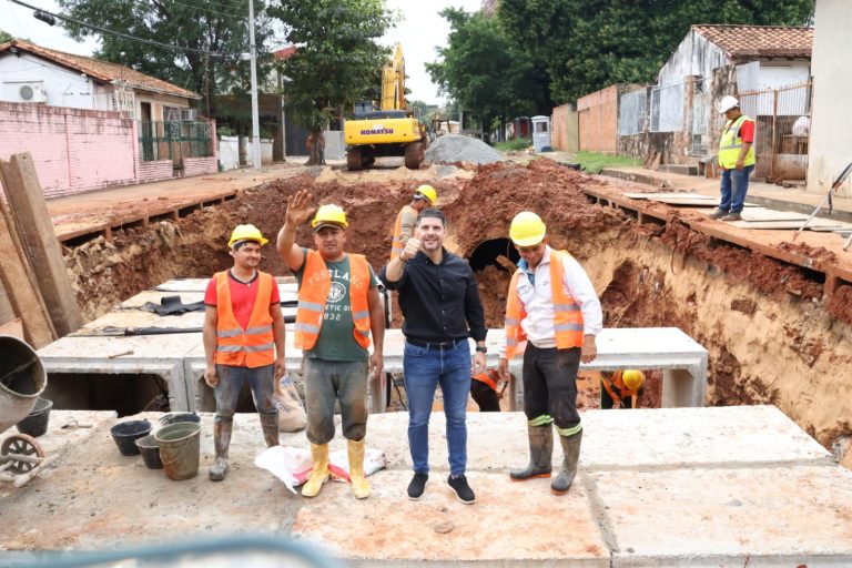 Intendente de Asunción recorrió varias obras en ejecución en distintos barrios