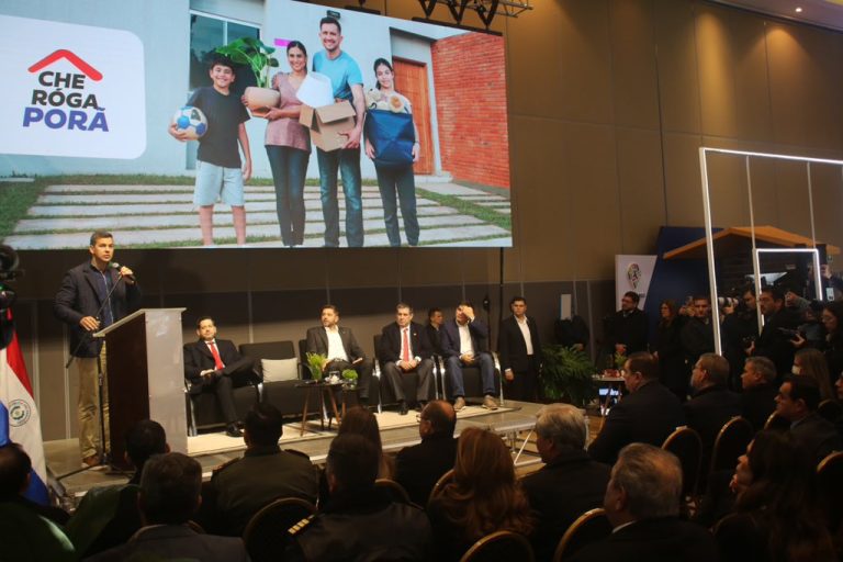 Intendente Rodríguez participó del lanzamiento del Programa Che Róga Porã