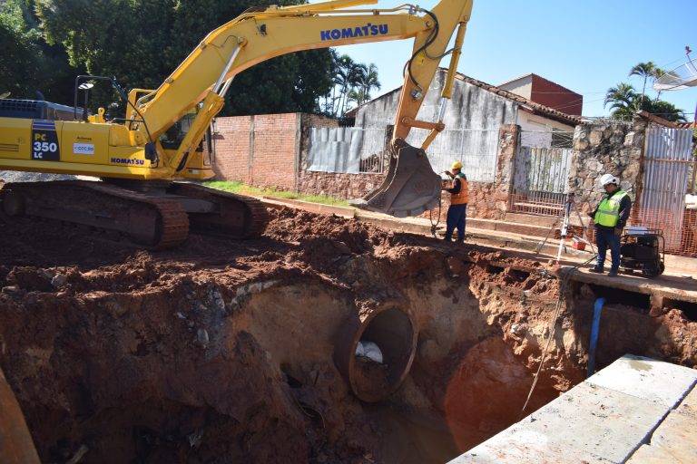 Obra del desagüe pluvial de la cuenca del arroyo Lambaré continúa con colocación de alcantarillas celulares cuádruples