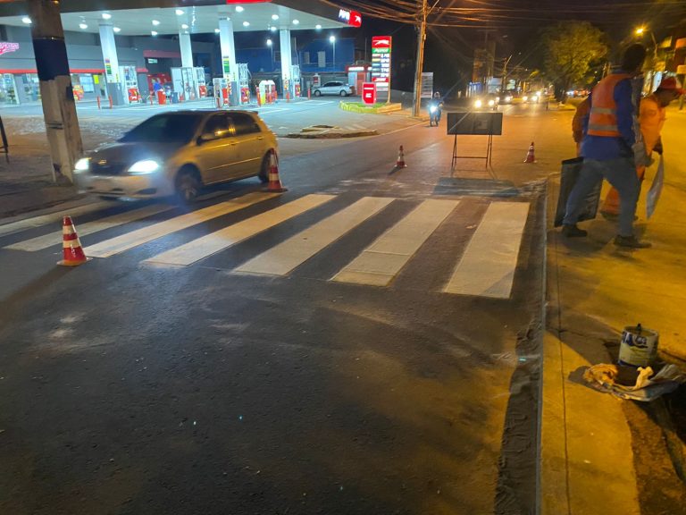 En la avenida Fernando de la Mora comenzó la colocación de la pintura termoplástica, con demarcación de los cruces peatonales