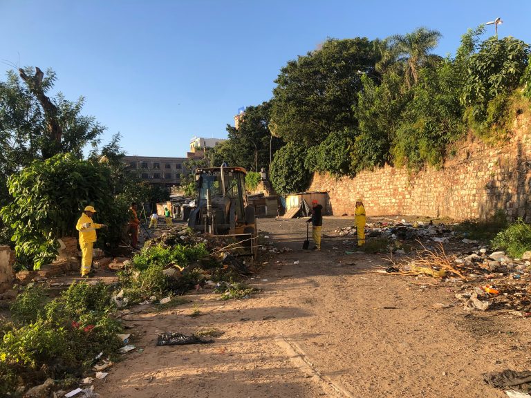 Dirección de Servicios Urbanos de la Municipalidad de Asunción realizó trabajos en distintos espacios públicos de la capital