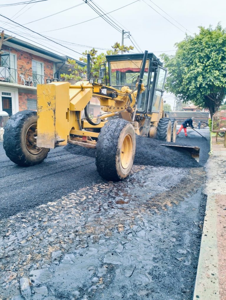 Dirección de Vialidad construye un asfaltado nuevo en un tramo de la calle Teniente Monges, para convertirla en alternativa vial