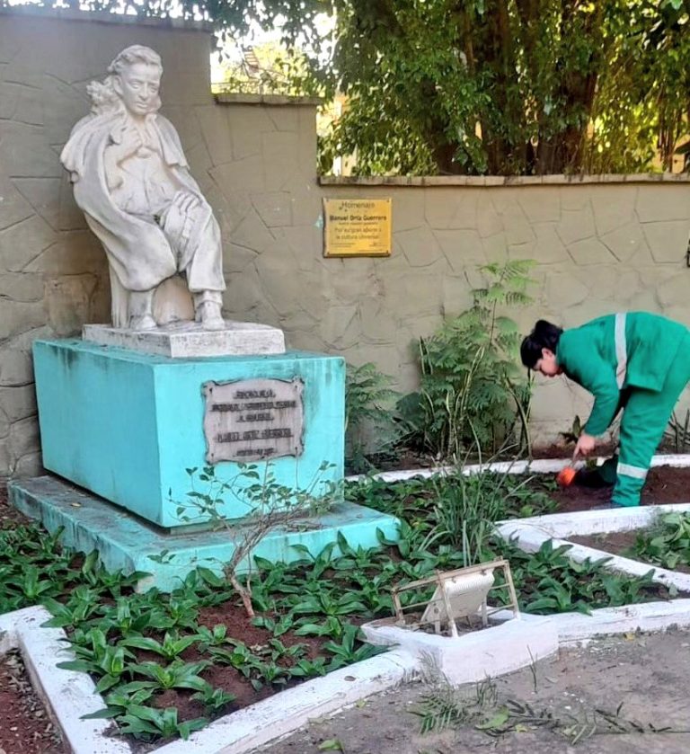 Municipalidad rinde homenaje al creador de la guarania hermoseando la plaza que lleva su nombre
