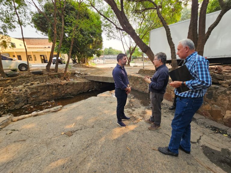 Intendente Rodríguez recorrió zonas de los barrios Las Mercedes, Jara y Carmelitas, donde se realizarán obras de desagüe pluvial
