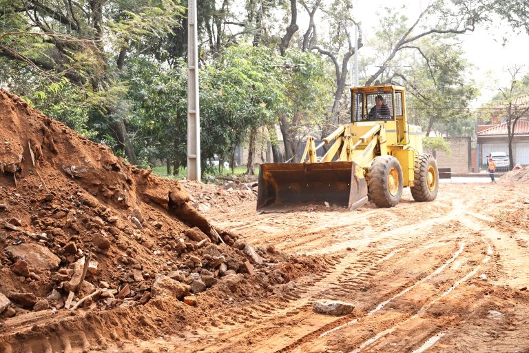 En muchos barrios de Asunción se ejecutan proyectos de construcción de empedrados nuevos