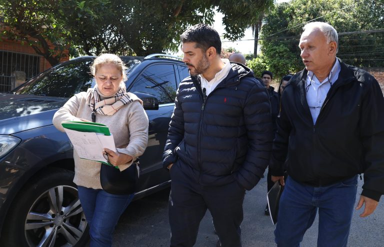 Intendente Rodríguez recorrió las calles y avenidas donde se construirá el desagüe pluvial de la denominada Cuenca Santo Domingo, que beneficiará a 4 barrios de la capital