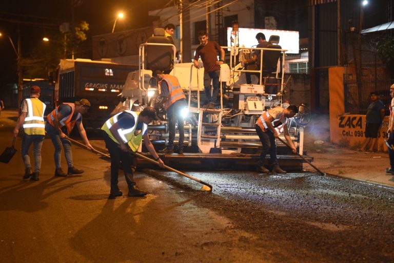 Se realizan los últimos trabajos en el marco de la ejecución de la obra de mejoramiento vial sobre la avenida Fernando de la Mora