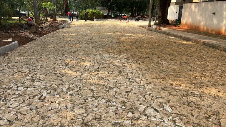 Administración Municipal trabaja para empedrar calles que todavía son de tierra en barrios de Asunción