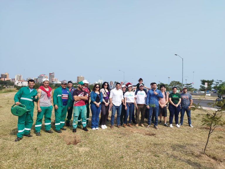 Plantación de Especies Nativas en la Costanera de Asunción para Celebrar la Primavera