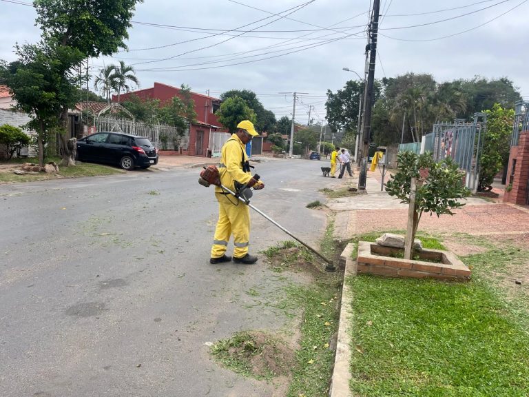 La Dirección de Servicios Urbanos comenzó el mes de octubre con intensas tareas de aseo en la ciudad capital