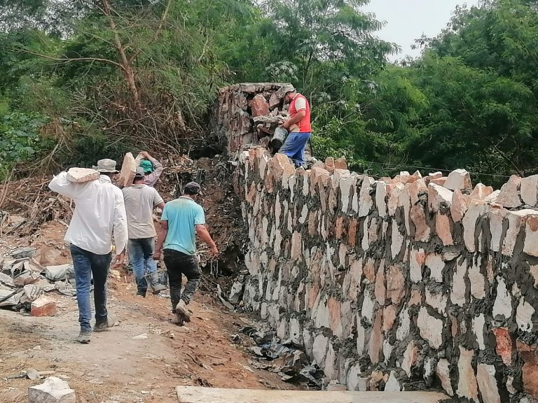 Avanzan los trabajos de construcción de muros de protección en arroyos capitalinos