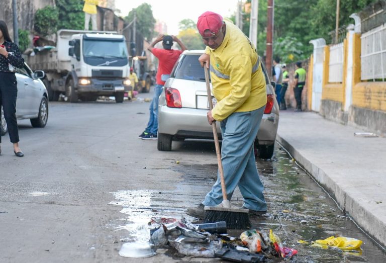 Eliminan vertedero clandestino de zona de la Chacarita a través de la Dirección de Servicios Urbanos