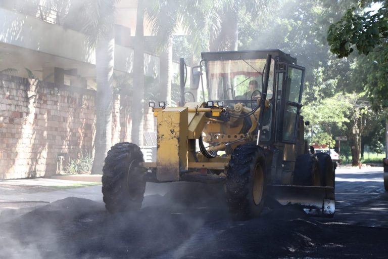 Dirección de Vialidad inició hoy la regularización asfáltica de la calle Congreso de Colombia para agilizar el tránsito en dos importantes avenidas de Asunción