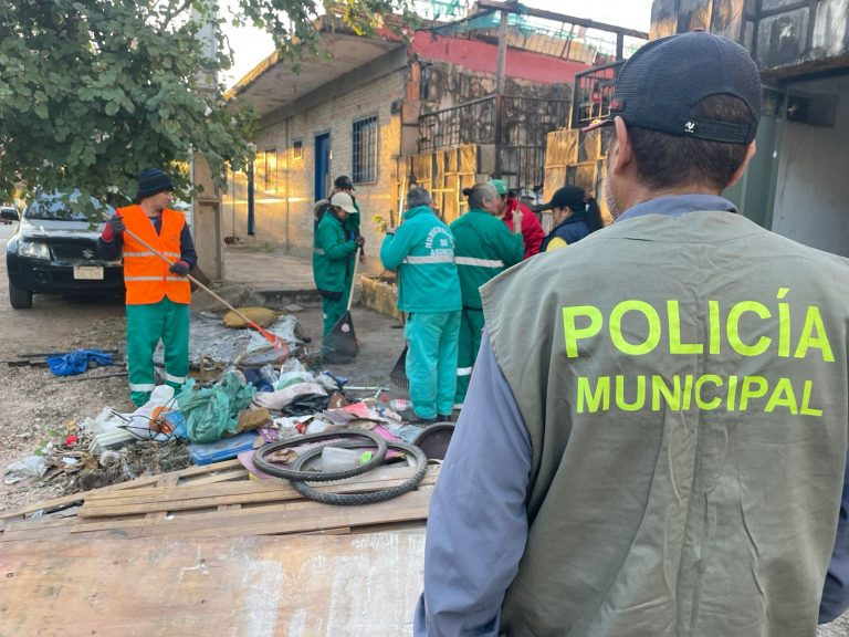 En Operativo conjunto intervienen por quinta vez un predio abandonado sobre Mariscal López para garantizar un entorno seguro en el barrio Ciudad Nueva