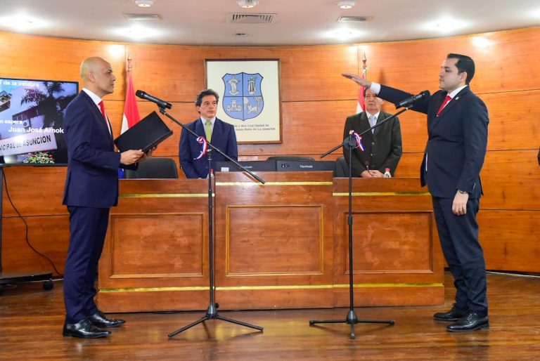 Luis Bello asumió como nuevo Intendente tras la renuncia de Óscar Rodríguez