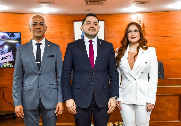 Karina Celeste Acuña asumió como nueva concejala de la Junta Municipal de Asunción en reemplazo del intendente Luis Bello