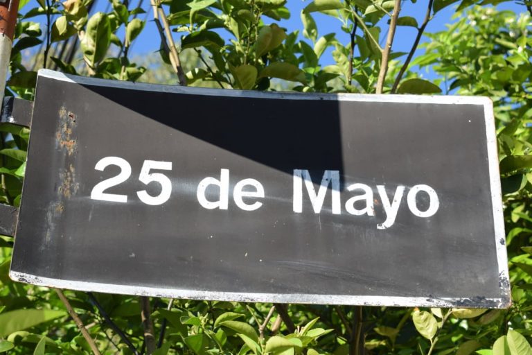 La calle 25 de Mayo recuerda el fin del Virreinato del Río de la Plata y los sucesos políticos en Buenos Aires