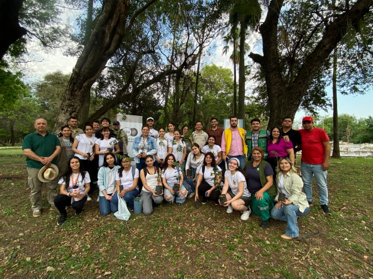 Plantación de Árboles Nativos en el Parque Caballero se constituye en una acción concreta para la Protección de la Capa de Ozono