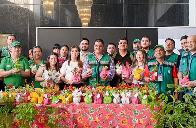 Municipalidad celebra la llegada de la Primavera con entrega de plantas ornamentales