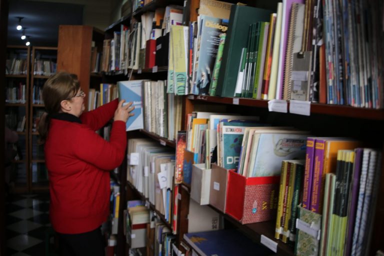 La Biblioteca Municipal Augusto Roa Bastos en la Manzana de la Rivera es un espacio vivo de cultura y lectura en Asunción