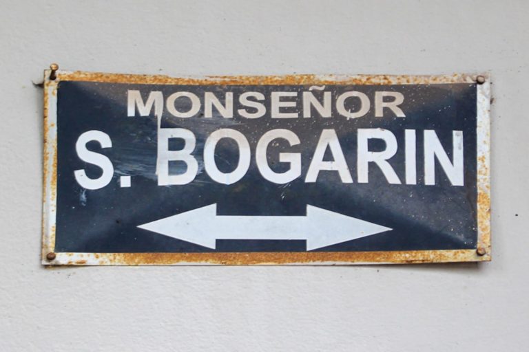 Una calle de Asunción lleva el nombre Monseñor Juan Sinforiano Bogarín, el paraguayo más amado por los paraguayos