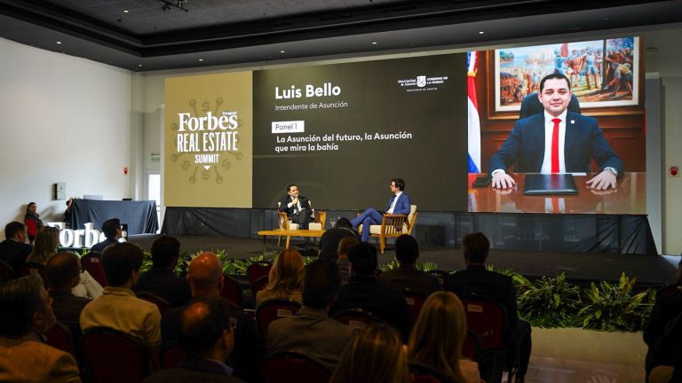 El Intendente de Asunción, Luis Bello, presentó la visión de la capital hacia el 2037 en el Real Estate Summit de Forbes Paraguay
