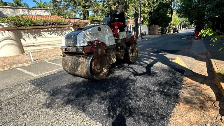 Se intensifican trabajos de bacheo y regularización asfáltica en diferentes zonas de la capital