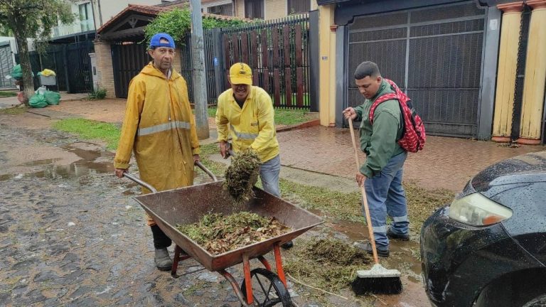 Limpieza integral se realizó en el barrio Ykua Sati para mejorar la calidad de vida barrial