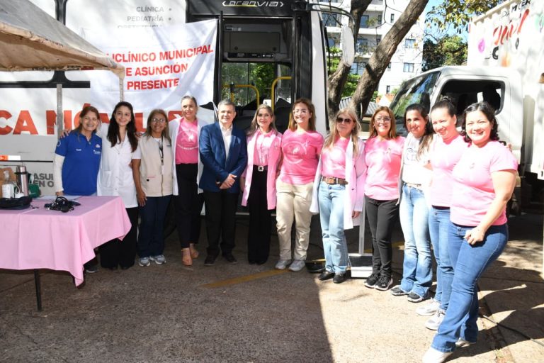 Gobierno de Asunción celebró el Octubre Rosa con jornada de salud integral y show cultural denominado “Encuentro y Esperanza” en la explanada del Bloque “C”