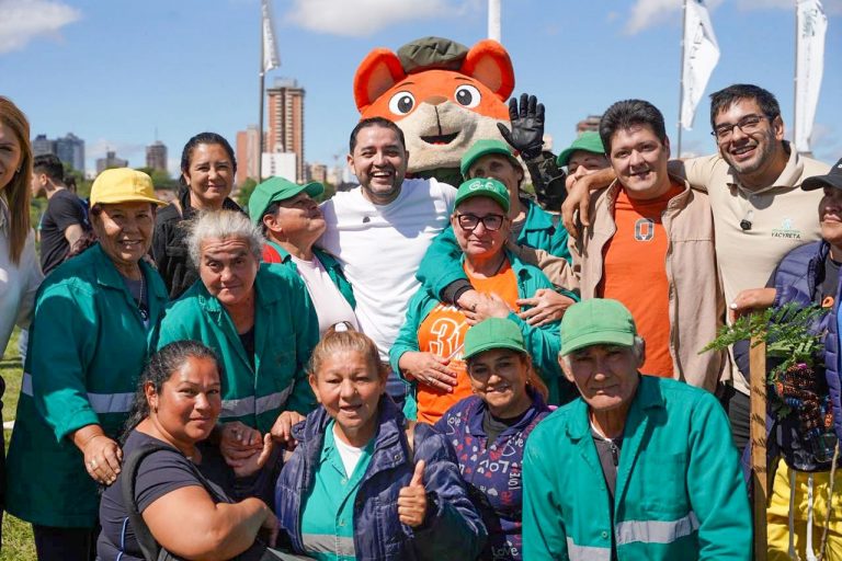Intendente Luis Bello acompañó jornada de reforestación realizada por Yacyretá en la Costanera Norte de Asunción