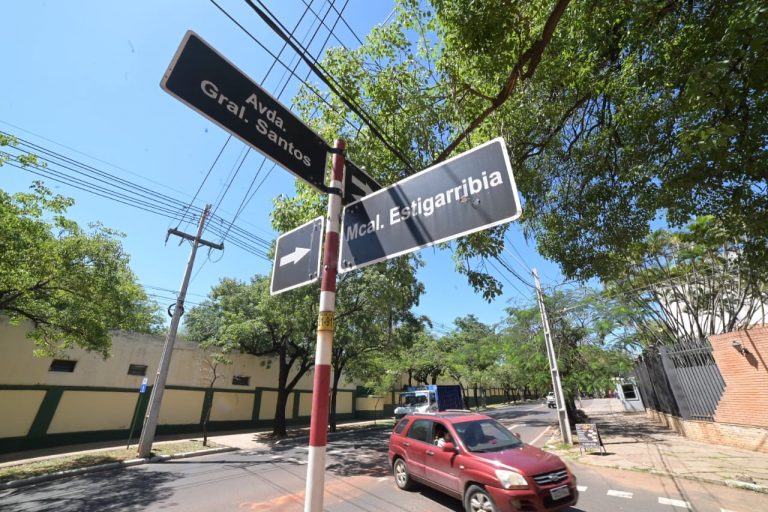 Una avenida de Asunción recuerda al general uruguayo Máximo Santos, quien devolvió los trofeos llevados durante la guerra del 70
