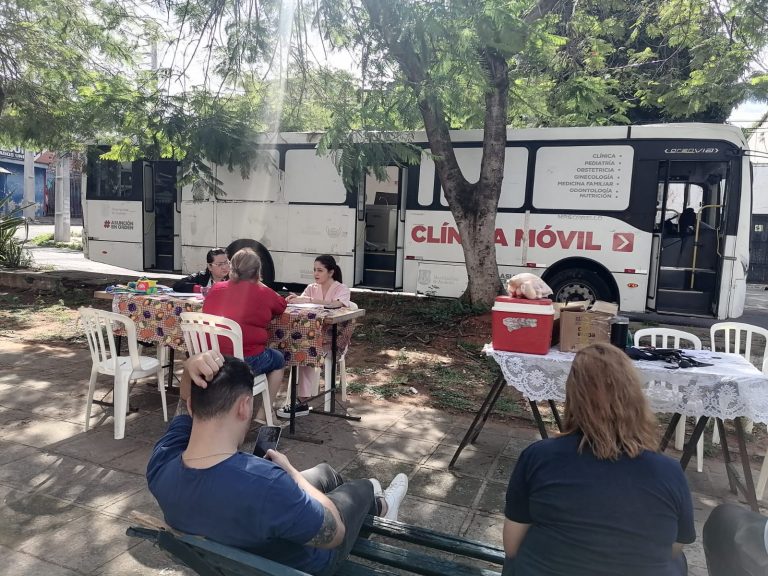 Clínica Móvil atendió a vecinos en Barrio Obrero con nuevos servicios preventivos