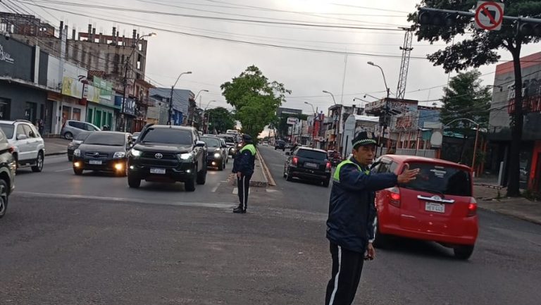 Gobierno de la Ciudad de Asunción intensifica acciones de cobertura y despeje tras el temporal