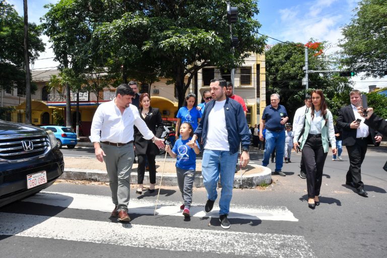 Semáforos ubicados en la intersección de Eusebio Ayala y Morquio cuentan con dispositivos para el cruce de personas con discapacidad visual