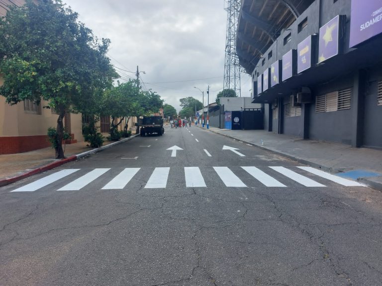 Trabajos de mantenimiento vial se realizaron en zonas de influencia del Estadio Defensores del Chaco