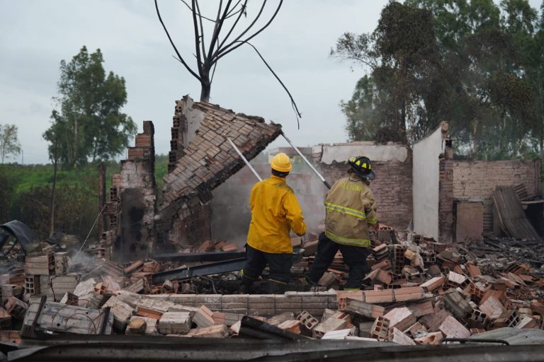 Asistencia permanente se brinda a las 46 familias afectadas por incendio en la zona conocida como Villa Cangrejo, del Bañado Tacumbú