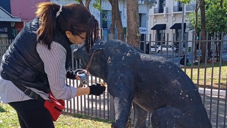 Restauran esculturas de la Plaza Uruguaya mediante un trabajo conjunto entre la Municipalidad de Asunción y la Secretaría Nacional de Cultura
