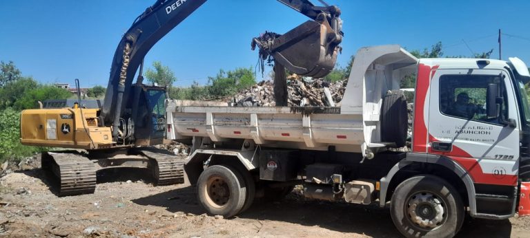 Se intensifica la limpieza de cauces hídricos en el Bañado Sur como medida preventiva ante inundaciones