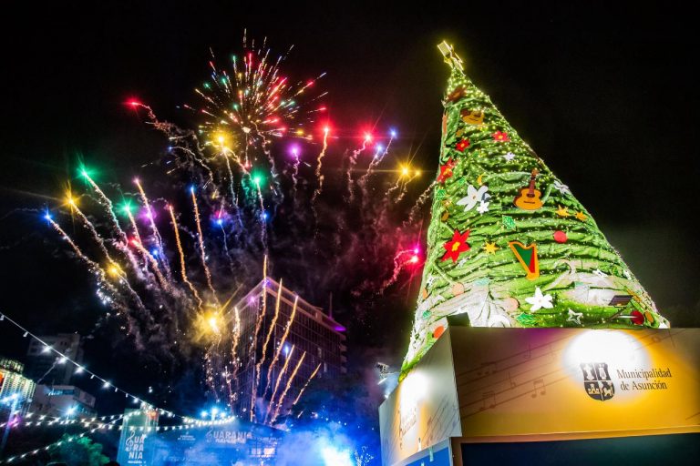 Asunción celebró la Navidad con arte, música y tradición en la Plaza de la Democracia