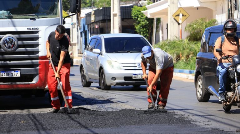 Se intensifican trabajos de regularización y bacheo en calles y avenidas de Asunción