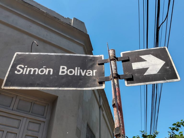 Una calle de Asunción recuerda a Simón Bolívar, quién liberó del dominio español a seis países americanos