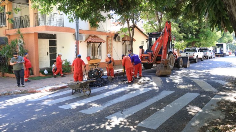 Prosiguen trabajos de retiro de reductores de velocidad que ya no son necesarios
