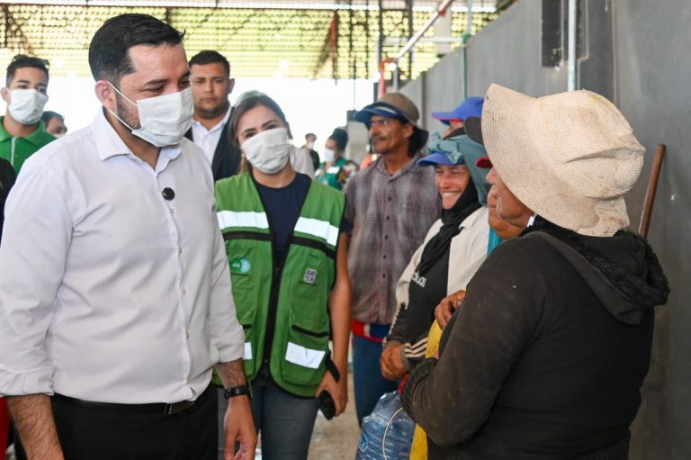 El Intendente Luis Bello supervisó el funcionamiento de la nueva planta de segregación de residuos en Cateura