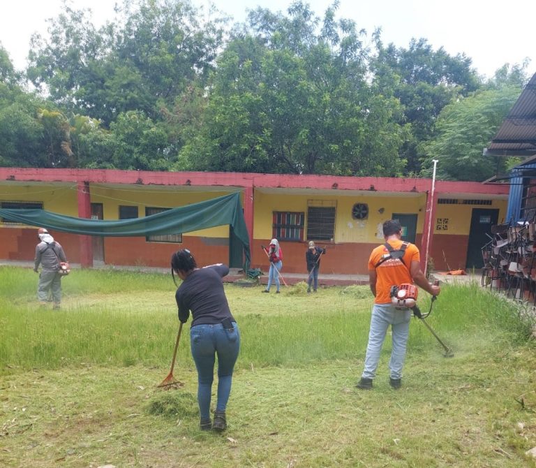 El Gobierno de la Ciudad acompaña a Instituciones Educativas con Operativos de Limpieza de Cara al inicio del Año Lectivo