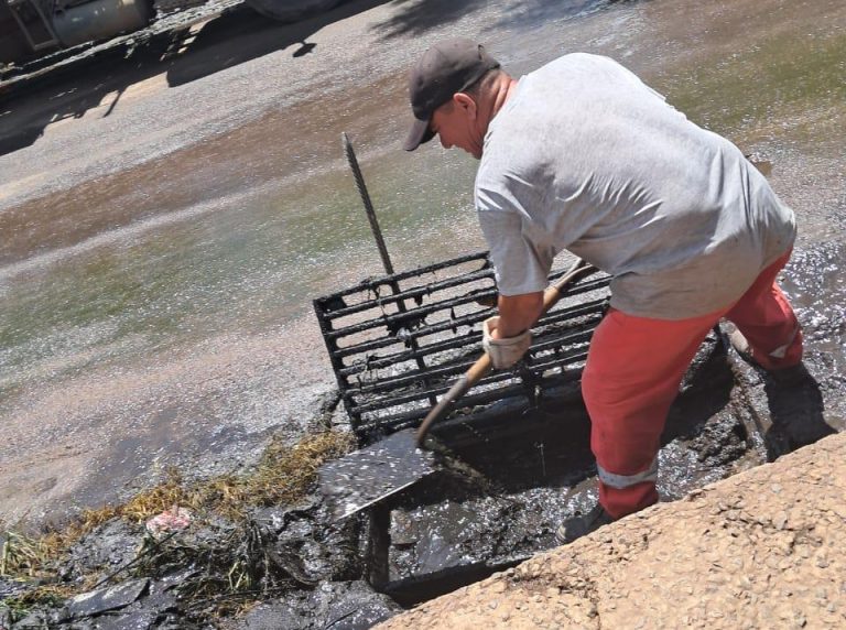 Intensifican limpieza de sumideros y apelan a la conciencia ciudadana para evitar anegamientos en días de lluvia