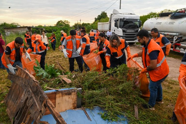 El Gobierno de Asunción encabeza Operativo Interinstitucional de Limpieza y Descolmatación del Arroyo Morotí en el Bañado Sur