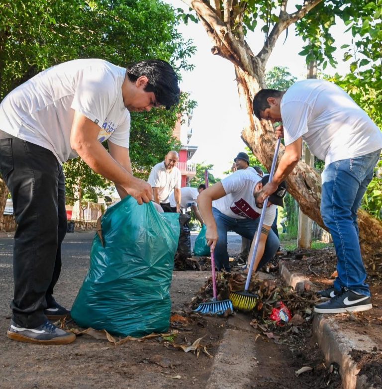 Funcionarios municipales protagonizaron histórica jornada de limpieza en Asunción
