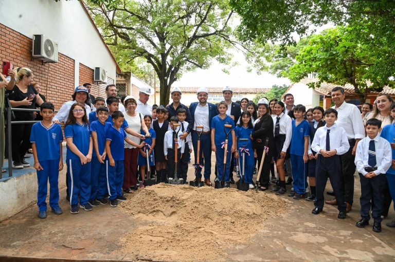 Comenzaron obras en la escuela Mauricio José Troche de Zeballos Cue con inversión de más de G. 1.100 millones provenientes de FONACIDE