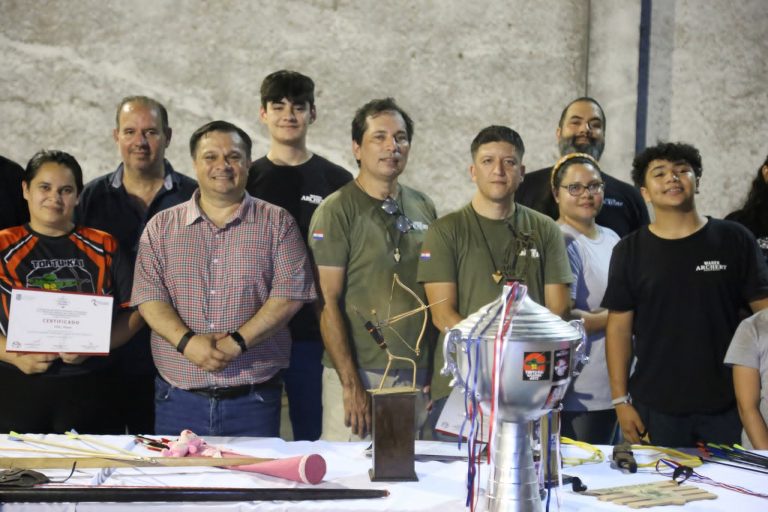 La Dirección de Acción Cultural Comunitaria impulsa talleres gratuitos de arquería tradicional en el Centro Comunitario San Jerónimo