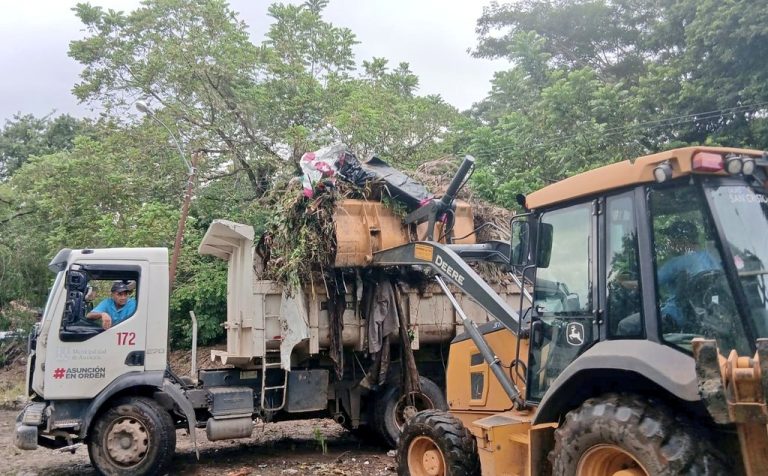 Dirección de Servicios Urbanos de la comuna asuncena no cesa en sus operativos barriales  de limpieza  integral de calles y avenidas 